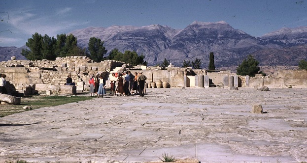 Phaistos (achtergond Psiloritis).jpg