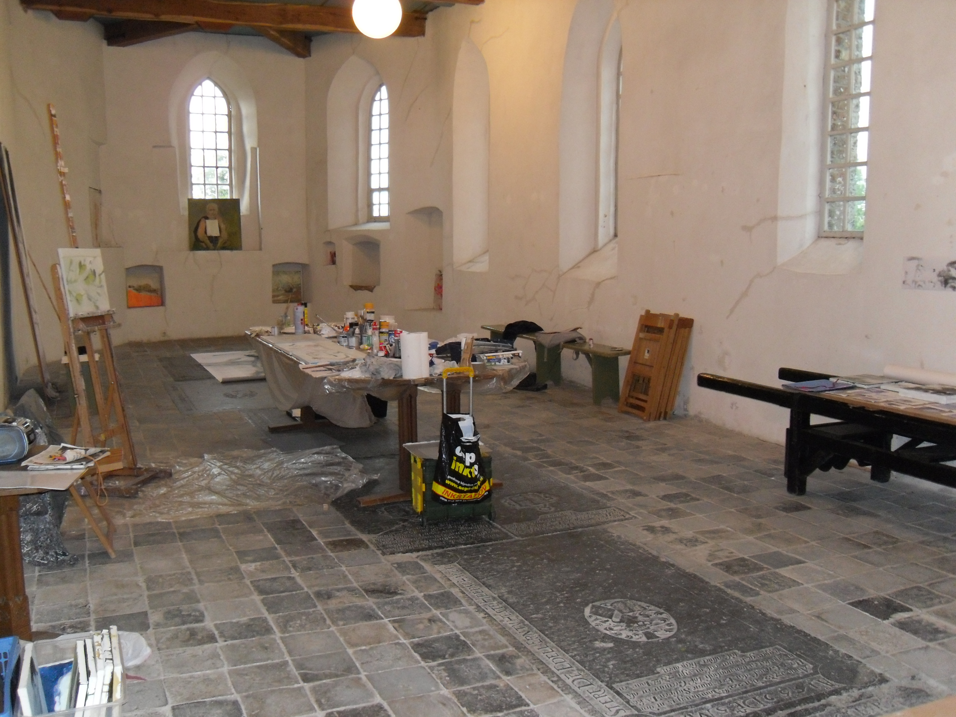 Binnenkant van het kerkje in Ginnum