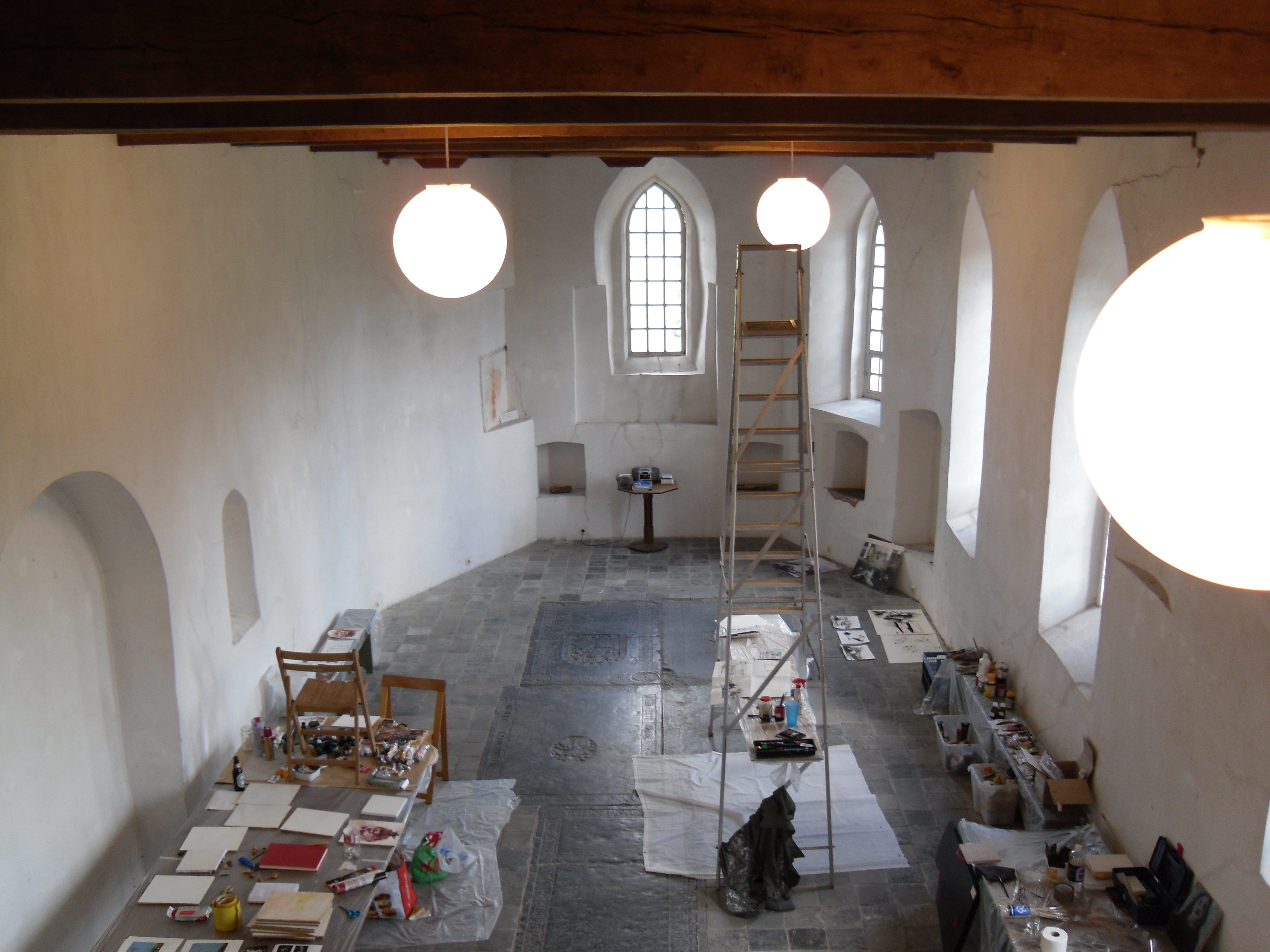 Binnenkant van het kerkje in Ginnum