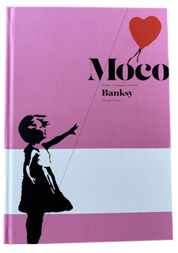 Boek van Banksy gekocht in het Moco Amsterdam