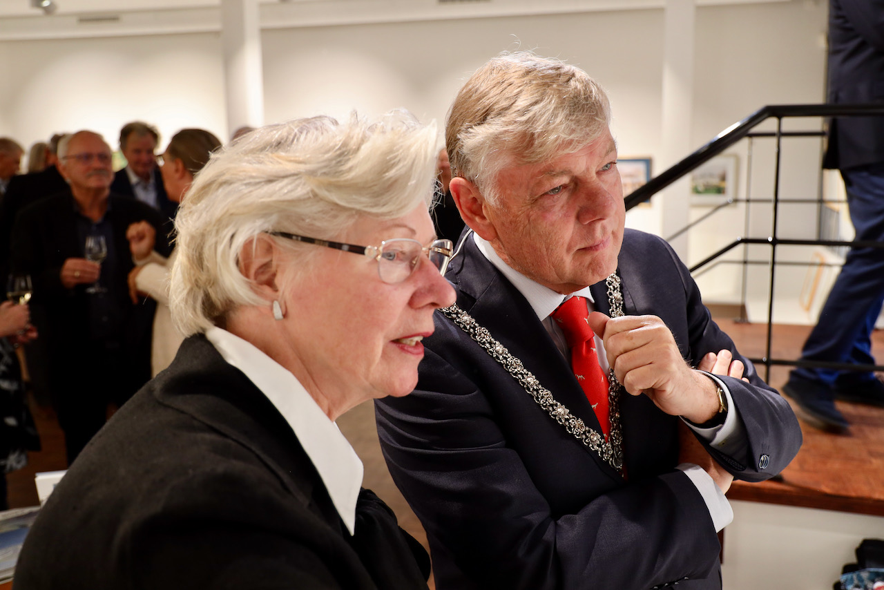 Yolanthe Zwaak met burgemeester Elbert Roest