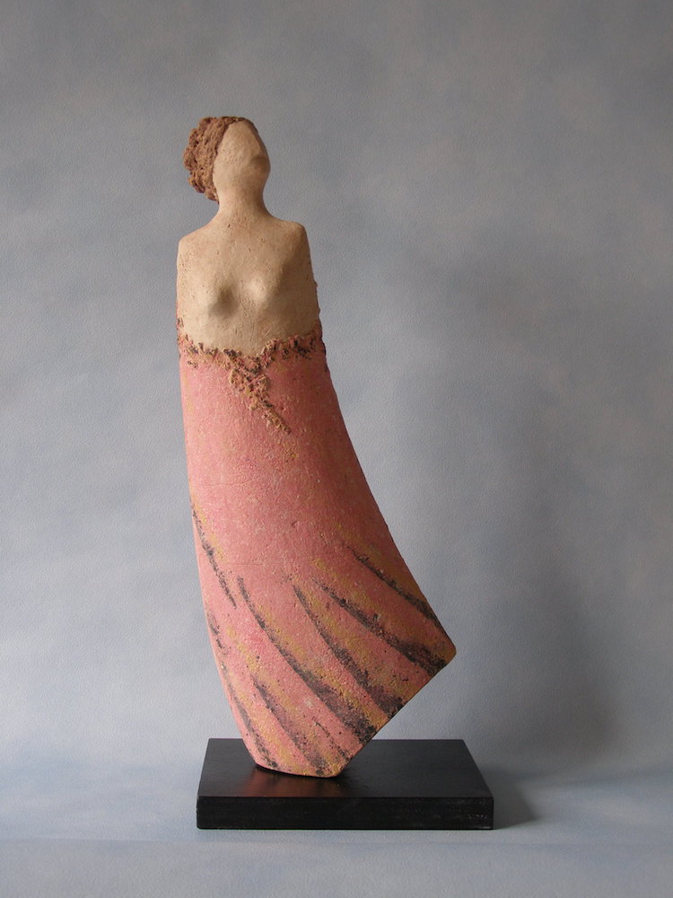 Dancing (2018),steengoedklei, gedecoreerd met gekleurde kleislibs en ijzeroxide
 - Lottie de Bruijn