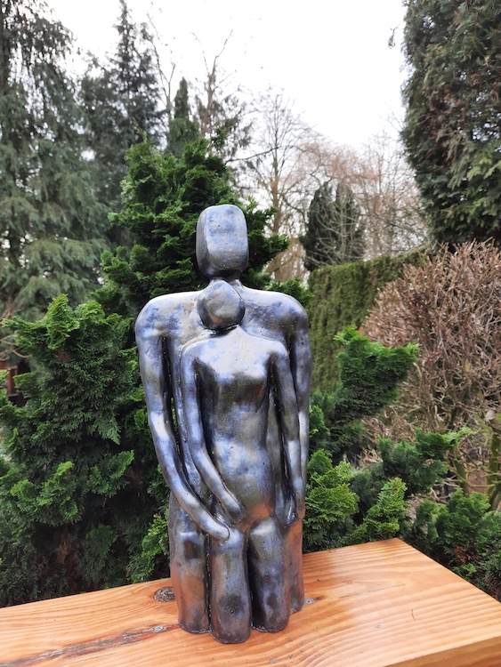 Forever Connected - Louise Bierhuizen