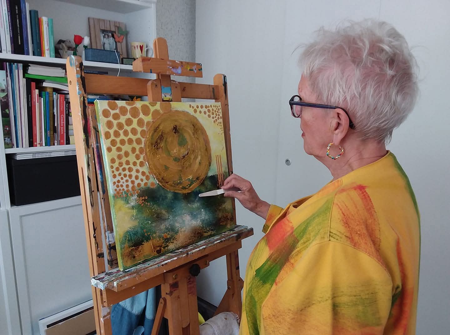 Marian Koster aan het werk