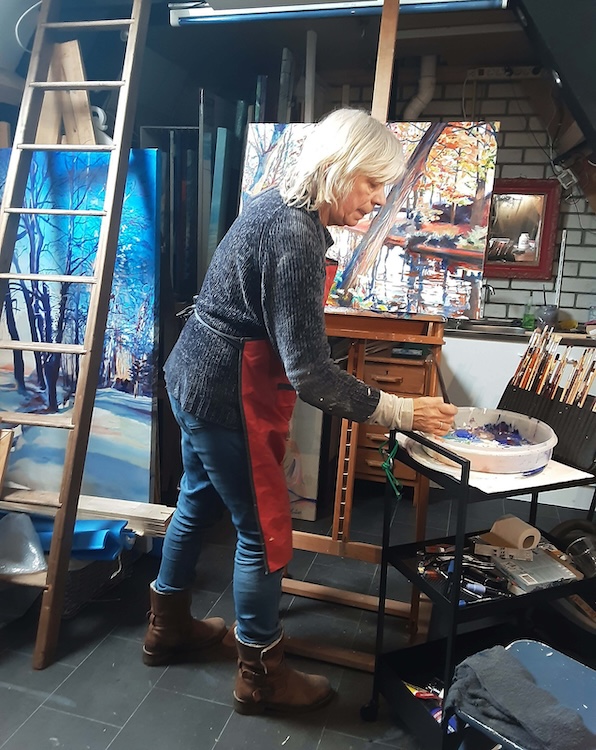 Marianne de Boer aan het werk